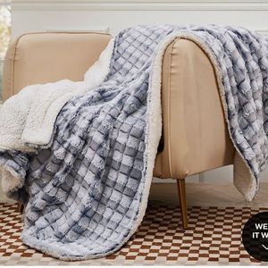 Reversible Micromink to Faux-Sherpa Tie-dye Throw 50x60